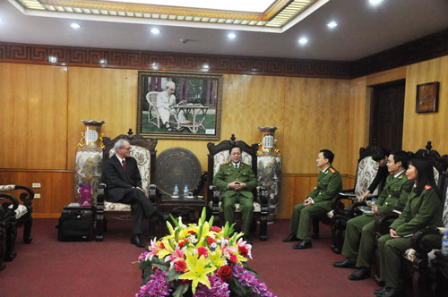 Giáo sư, TS. Lawrence Sherman đến giảng dạy chuyên đề Khoa học Cảnh sát tại Êv88 chào đón năm mới 2026